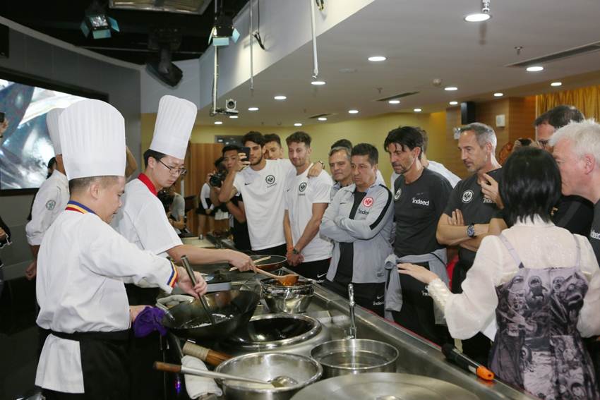 说明: D:\2019年新闻\5月22日 法兰克福足球队\选\9R4A0561.JPG