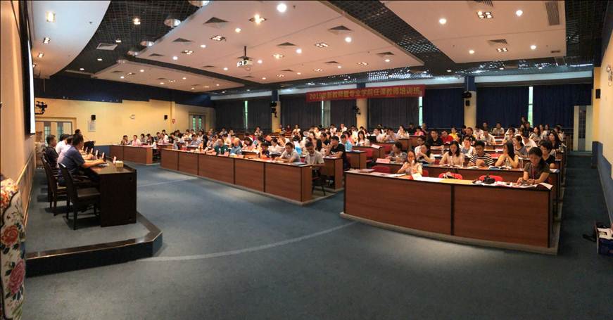 说明: D:\2019年新闻\taptap成功举办2019年新教师暨专业学院任课教师培训班\03培训现场.JPG