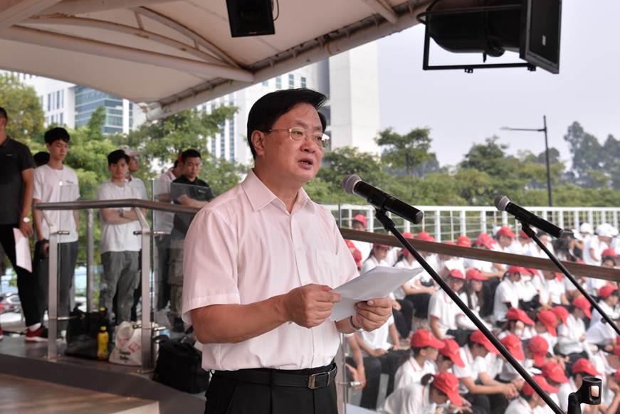 说明: D:\2019年新闻\9月27日 军训总结大会暨新生第一课\选\DSC_0320.JPG