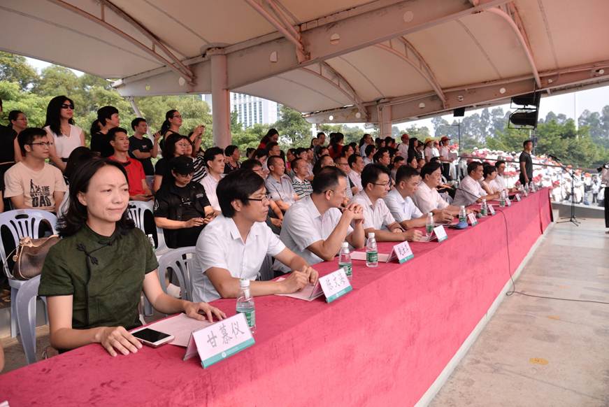 说明: D:\2019年新闻\9月27日 军训总结大会暨新生第一课\选\DSC_0354.JPG