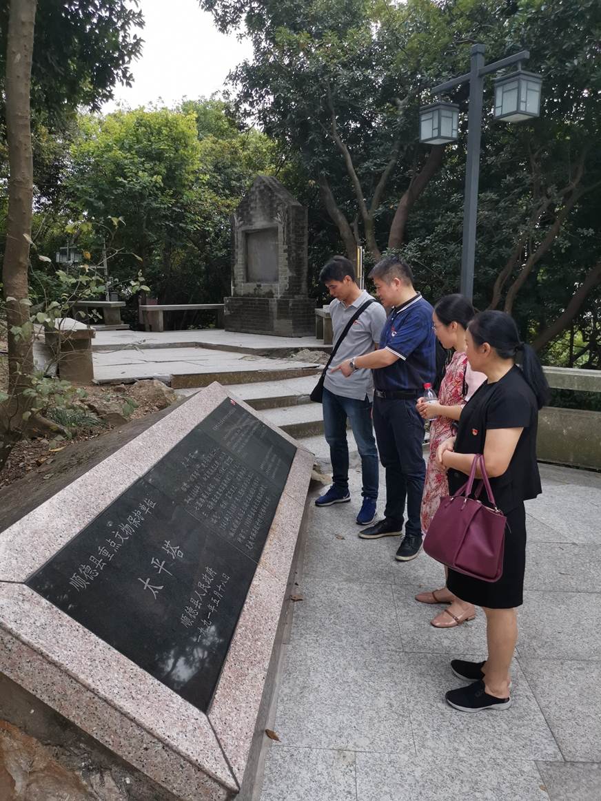 说明: D:\2019年新闻\人文课程教研室党支部党员活动\1f76faf81eff33b8a4ec3530c7a9c39.jpg