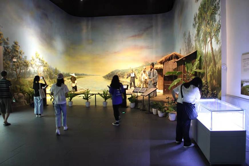 说明: D:\2019年新闻\10.20医药卫生学院19康复治疗技术1班开展不忘初心牢记使命主题教育学习活动\同学们了解顺德人生活习性.jpg