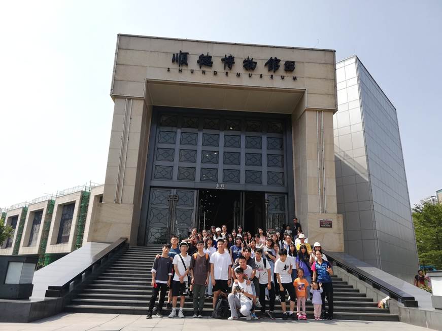 说明: D:\2019年新闻\10.20医药卫生学院19康复治疗技术1班开展不忘初心牢记使命主题教育学习活动\合影.jpg