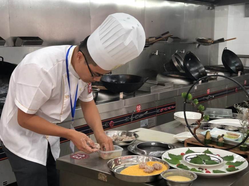 说明: D:\2019年新闻\10月26日 首届顺德青年名厨评选活动在taptap顺利举行\微信图片_201910290921311.jpg