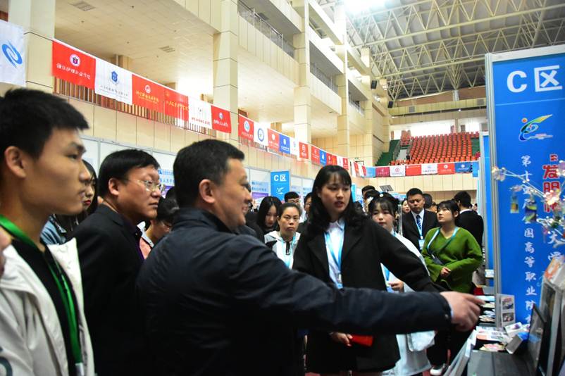 说明: D:\2019年新闻\10月27日 taptap参加第十四届全国高等职业院校“发明杯”大学生创新创业大赛再创佳绩\比赛现场2.JPG