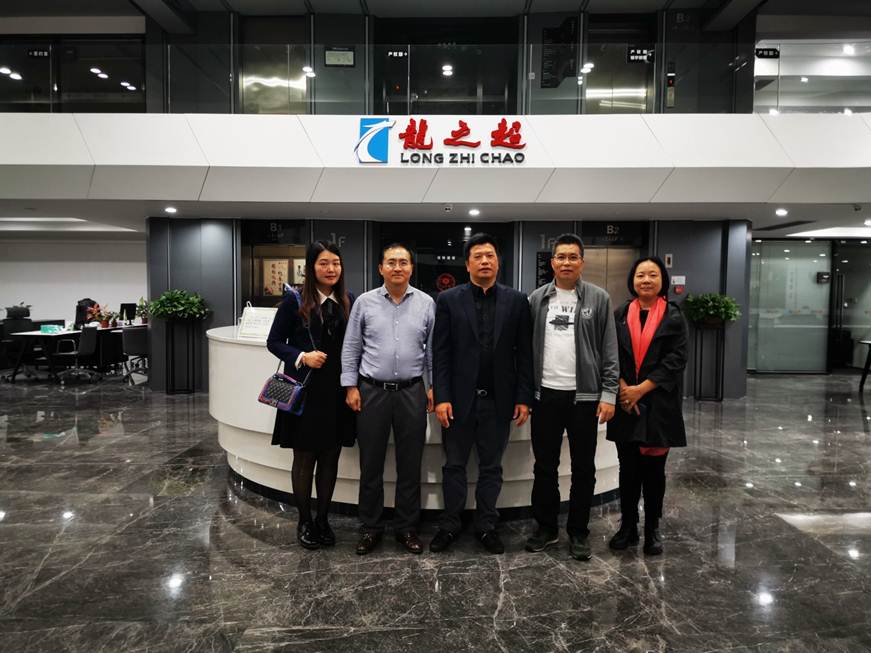 说明: D:\2019年新闻\凝聚校友 共谋发展\合照.jpg